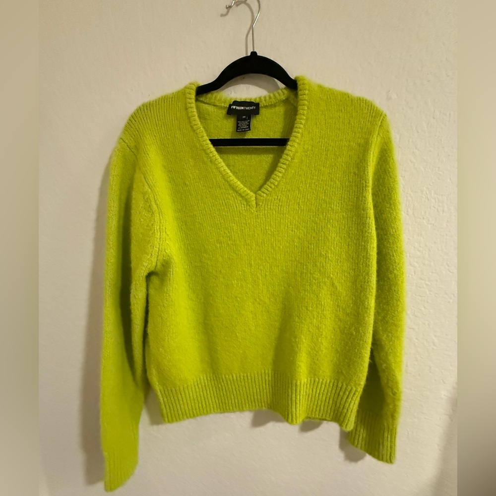 FIFTEEN TWENTY. V neck sweater